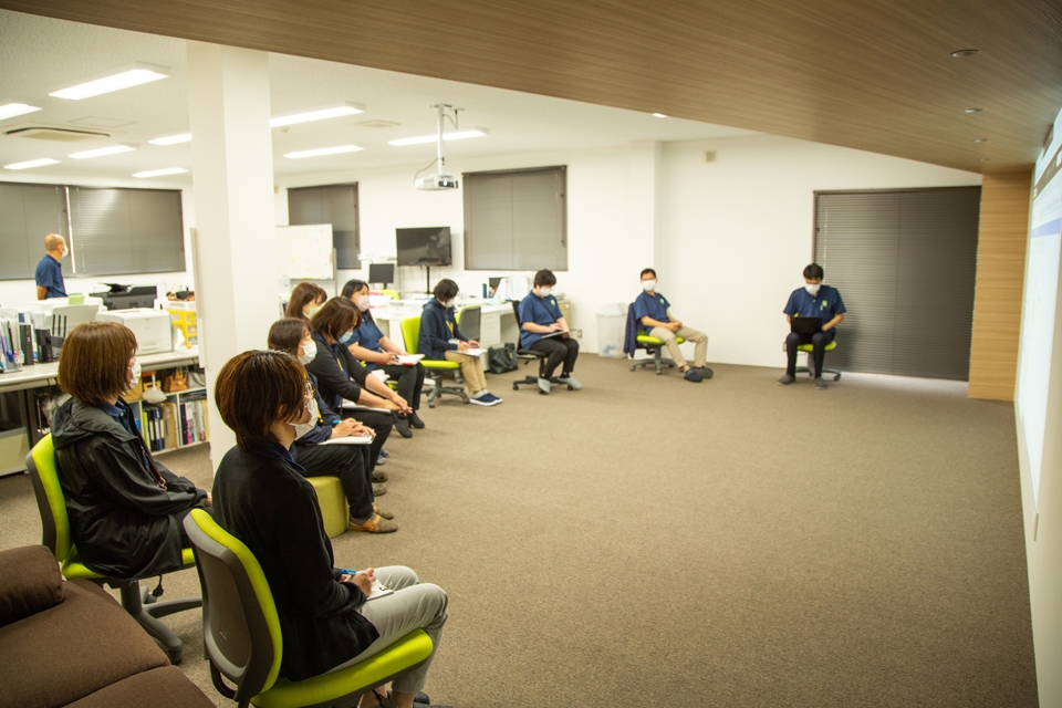 カンファレンス カンファレンス